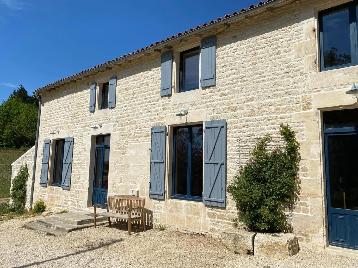 Chateau Des Loups - Les Pommiers Echire Exterior foto