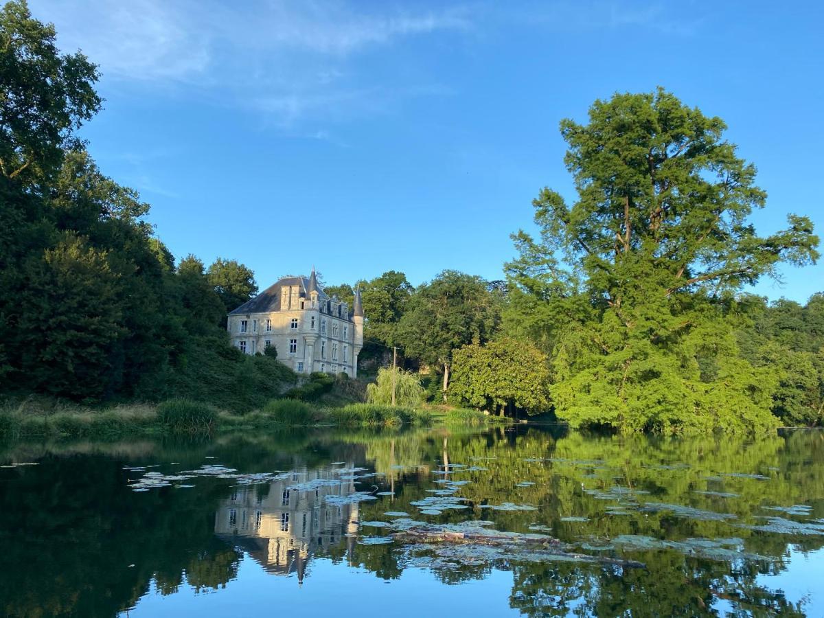 Chateau Des Loups - Les Pommiers Echire Exterior foto