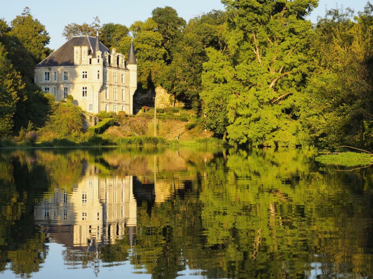 Chateau Des Loups - Les Pommiers Echire Exterior foto